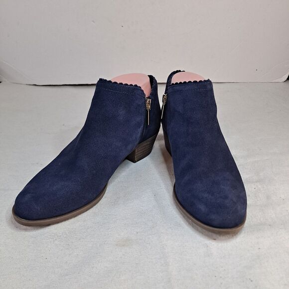 Crown & Ivy Keegan Booties Womens Sz 8.5M Blue Suede Shoes Scalloped Block Heel - Picture 1 of 12